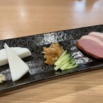 Yabusoba - 前菜3種盛り750円　板わさ、梅水晶、鴨スモーク