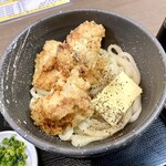 手打ちうどん 大蔵 - かしわ天バターしょうゆうどん（アップ）
