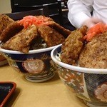 ごちそう家 ぽん太 - ソースかつ丼、大中小を並べてみたｗ