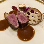 236292729 - ●ヴィアンド（肉のメイン）
                        北海道エゾ鹿うちもものポワレ　ポワブラードソース・ビーツのピュレ
                        紫キャベツ・菊芋