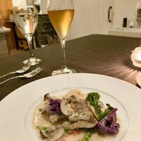 スープとカレー ボンジョルネ - ●ポワソン（魚のメイン）
                    ホタテ貝と真鯛のシャンパン蒸し
                    キノコのヴァンブランソースで