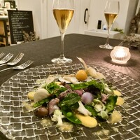 スープとカレー ボンジョルネ - ●冷前菜
                      20種野菜とつぶ貝とホタルイカのマリネのジャン・ド・フルール
                      人参・りんごのドレッシング
                      金柑・はっさくのドレッシング