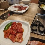 焼肉 三水苑 - カルビ、ハラミ、シーザーサラダ。めちゃくちゃ満足