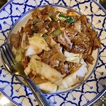 タイの食卓 パクチータイ - 「太麺焼きそば」@980  ＊ランチセット(サラダ・スープ・デザート付き)