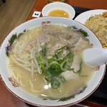 玲佳ラーメン - 料理写真: