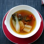 広東料理 センス - 干し貝柱 烏骨鶏 つぶ貝 鮑の蒸しスープ