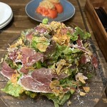 にんにく料理酒場 Garlic Carinderia - 生ハムのガーリックサラダ