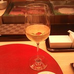 おたる政寿司 - 小樽ワインの白をお願いしてみました。