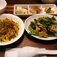 南青山エッセンス - プリフィックスランチセット。この日の日替わりメインの料理は豚肉と野菜の腐乳炒め