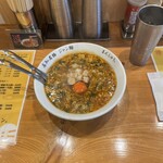 まんしゅう - 卵落としジャン麺＋ホルモン増量（半人前）上から