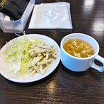 やっぱりステーキ - 敢えての薄味マカロニとスローとスープ