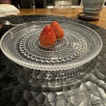 季音 - 温かいイチゴは３時間燻された物