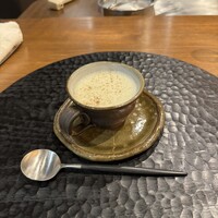 季音 - カリフラワーのポタージュ｡カリフラワーの主張は強くなく、フウワリと薫香を含んだ香りが鼻腔を抜ける｡極めて上品なスープでスタート｡