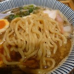 ふく流らーめん 轍 東京高田馬場本店 - 中太麺