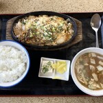 Nitsukou Bashi Shiyokudou - 牛肉の玉子とじ定食（850円）