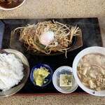 Nitsukou Bashi Shiyokudou - スタミナ焼きそば定食（900円）