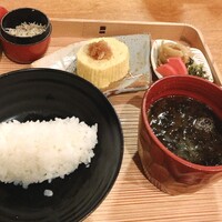 宮川町 水簾 - ご飯・ちりめん山椒・出汁巻・香の物・赤出し
 宮川町 水簾 - ご飯・ちりめん山椒・出汁巻・香の物・赤出し