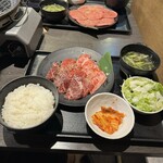 Tabenomihoudai Yakiniku Dainingu Chikaraya - 