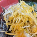 とんりゅうラーメン - ₍₍ ( ๑॔˃̶◡ ˂̶๑॓)◞♡トッピングあっぷ