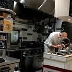 Nicolas Chevrollier - 店内