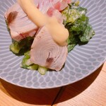 Sutando Sakaba Sutemu - 炙りヨコワと花菜のぬた和え