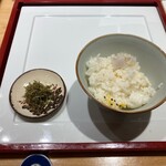 Gendai Kappou Houzenji Momo - 里芋とカラスミの炊き込みご飯。土鍋ではカラスミがきれいでした。