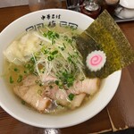 中華そば 馥 - ワンタン入りの生姜ラーメン