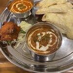アジアンダイニング スバビハニ - 人気メニューのチーズナンランチ。税込みで1380円。日替わりカレーはインゲンカレー。これにセレクトできるカレーとして野菜カレーをオーダーした。カレーがめちゃ美味い。ティッカに敷いてる野菜もグッド。