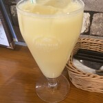 アジアンダイニング スバビハニ - セットにつくドリンク。マンゴラッシー。