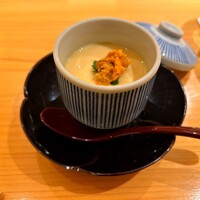 鮨 銀座おのでら 弟 本店 - 蒸しウニと、インカのめざめ入り茶碗蒸し
