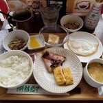 Mukashinagarano Kissaten Tomoro - 和定食＋α。