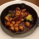 四次元食堂 南インドオステリア - ぼんじりのアラビアータ。