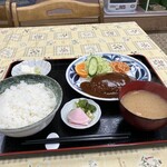 高橋食堂 - ハンバーグ定食。950円