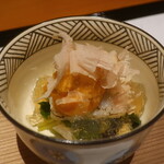 日本料理 幸庵 - タイラガイ炙り、生雲丹、花山葵の加減酢ジュレ掛けアップ