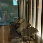 鮨 めい乃 - 外には広々としたバルコニーがあります！
      夏にゴロンとして、東京タワーを見ながらお酒飲むのに良さげ（笑）