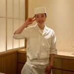 鮨 めい乃 - めい大将に写真掲載許可は、かなり前にいただいています。
      えーと、動画撮影は別途500円プラスでしたっけ（笑）