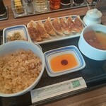 リンガーハット  - 餃子7個定食@\630円
