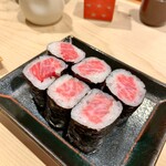 鮨金 - トロ鉄火巻き。