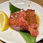 熟成焼肉 肉源 - 厚切りタン