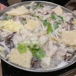 海猫屋 - 鶏白湯スープのちゃんぽんのようなお鍋♫