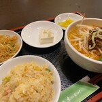 Ganso Kamiyaki Horumosa - 今回のオーダーは辛み麺＋半チャーハン