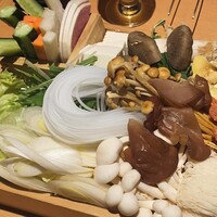 しゃぶ輝 黒毛和牛しゃぶしゃぶ・すき焼き専門店 新橋店 - 野菜、きのこもまずまず