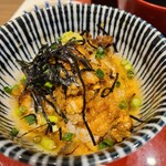 あつた蓬莱軒 - 薬味とおだしをかけて頂きます。