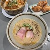 麺房 鶏くらふと - 料理写真:４人掛けテーブル席