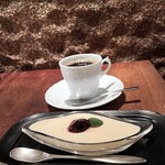 COFFEE HALL くぐつ草 - レアチーズケーキセット