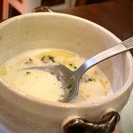 Bistronomie Fou - 2024.3　カリフラワーと新玉ねぎのポタージュ。何と表現したら良いか分からない。素晴らしい味わいです。