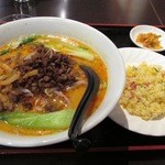台湾料理 美膳房刀削麺 - 四川タンタン刀削麺セット