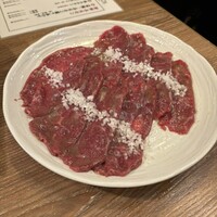 炭火焼肉ホルモン うしごろ 中目黒店 - 赤身薄切り