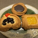 Murakami Kaishindou - ロシアケーキ〈アプリコット，チョコ，レーズン〉（各227円）