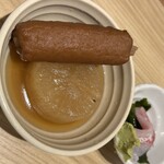 Saketo Sakanato Meshi Hamaichi Momme - せんべろセットの肴2種類（おでん・真鯛刺身1貫）